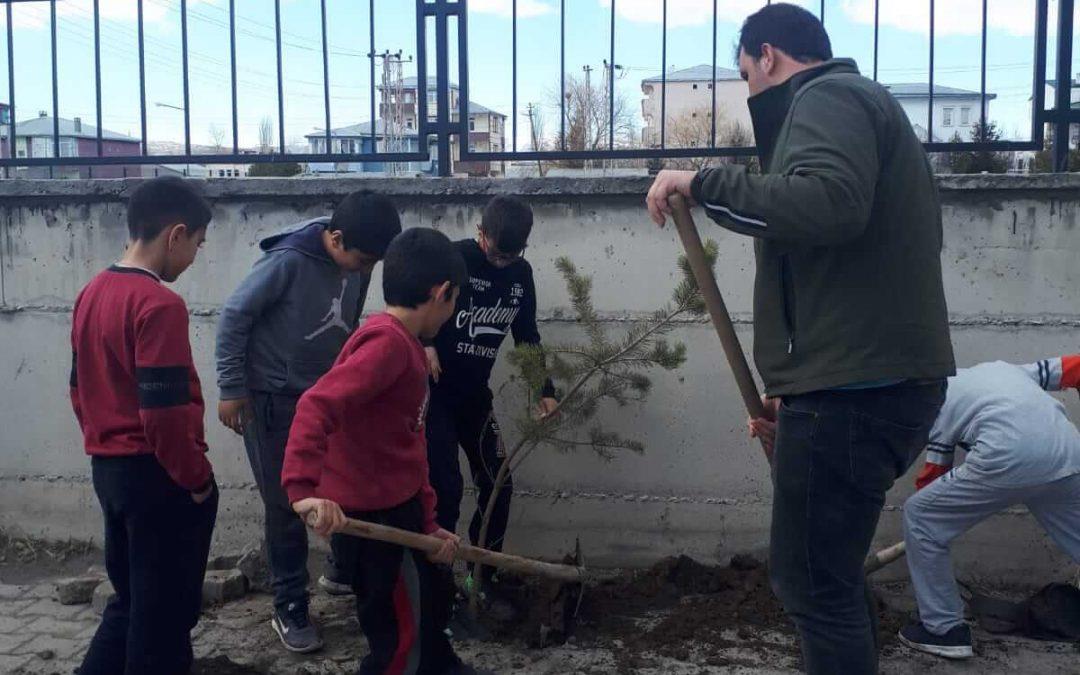 Kars’ta Fidanlar Toprakla Buluştu, Türkiye’de rekor kırıldı